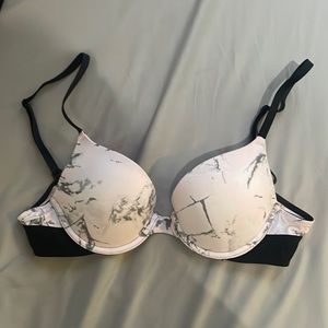 VS Pink Underwire Bra